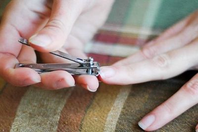 Banyak yang Melarang, Benarkah Tak Boleh Memotong Kuku saat Menstruasi?