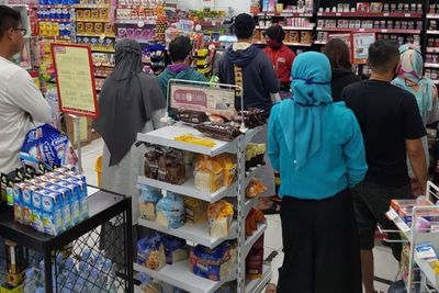 Hei Netizen! Ini Curhatan Pegawai Minimarket, Suka Kesel Sama Pembeli Kayak Gini
