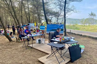 Momen SBY Melukis Langsung di Pantai Pacitan, Hasilnya Tuai Pujian dari Netizen