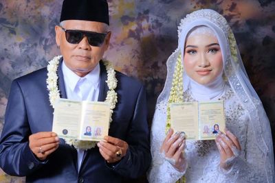 Munajat Cinta H Sondani, Kakek 63 Tahun yang Nikahi Gadis 19 Tahun, Belikan Mobil Usai Sah