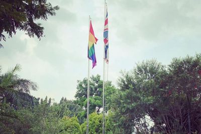 Dinilai Tak Sensitif, Kemlu Panggil Dubes Inggris karena Kibarkan Bendera LGBT