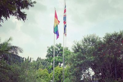 Kedubes Inggris Kibarkan Bendera LGBT, Netizen: This is Indonesia Not Uk!