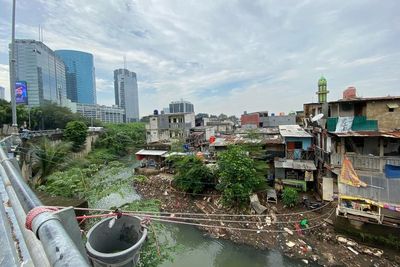 Viral di Tiktok! Warung Kerek Jaksel, Berdiri di Tengah Gedung Tinggi dan Hotel Bintang 5