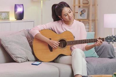 Chord Tiba-tiba Cinta Datang Maudy Ayunda Beserta Liriknya