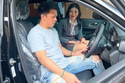 Ariel NOAH Terciduk Beli Mobil HRV Baru di Dealer yang Sama, Wanita Ini Bikin Salfok