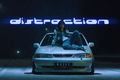 Distraction Jadi Media Kejujuran Brutal Weda Mauve Tentang Cinta