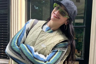 Yuk Intip Ide Outfit Tomboy tapi Feminin ala Dua Lipa!