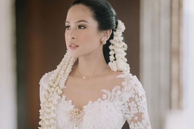 Mewah! Intip Detil Cantiknya Baju Pengantin Maudy Ayunda yang Bikin Melongo