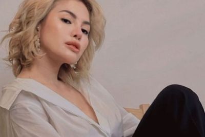 Ekspresi Nikita Mirzani Dicuekin Valentino Rossi Disorot Netizen: Langsung Drop Nahan Malu