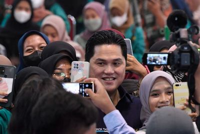 Ketika Erick Thohir Sapa Emak-emak Sambil Main Tebakan