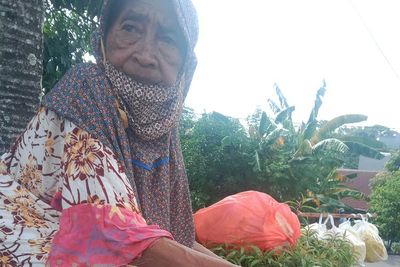 Kisah Nenek Malang, Berjuang Demi Sesuap Nasi di Tengah Getirnya Kehidupan