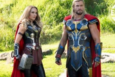 Jane Foster Pakai Mjolnir, Fans Asumsi Akan Ada Film Thor & Jane Usai Love & Thunder