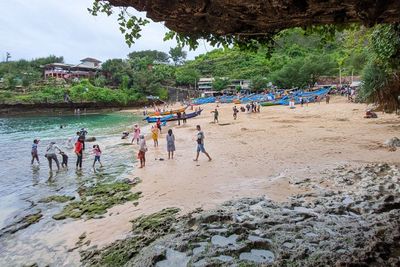 Di Pantai Cantik Ini, Dulu Pernah Ditemukan Satu Peti Uang Logam Cina