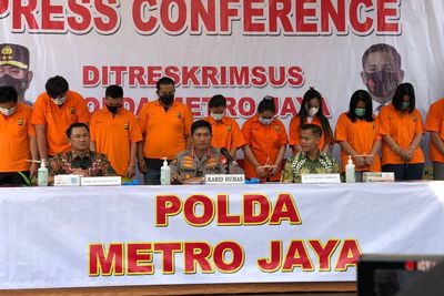 Polda Metro Jaya Bongkar Kantor Pinjol Dengan 58 Aplikasi, 11 Tersangka Ditangkap