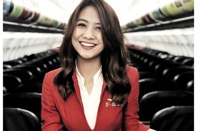 Mantan Pramugari Air Asia Ini Sukses Jualan Nasi Ayam, Kecantikannya Bikin Salfok!