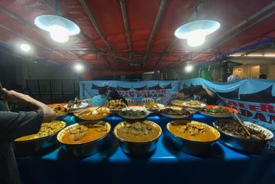 Rendang Terenak se-Jakarta Ternyata Dijual di Warung Tenda! Di Sini Lokasinya