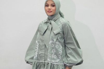 Gaya Hijab Aurel Hermansyah, Hobi Pakai Baju Set Cantik nan Simpel