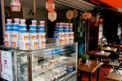 Cuma Jual Yogurt Kedai Langganan Presiden Ini Sukses Bertahan 1,5 Abad Lebih, Seenak Apa?