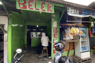 Gak Ada yang Spesial, Warung Belek Ini Malah Viral, Kok Bisa?