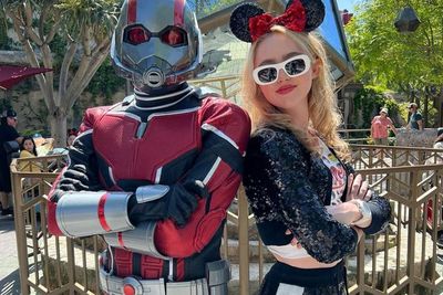 Kathryn Newton Pose Bareng Ant-Man di Disneyland, Beneran Akan Mainkan Peran Casssie Lang?