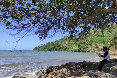 Pantai Cantik Ini Tak Berpasir dan Sering Mengeluarkan Bunyi Aneh !