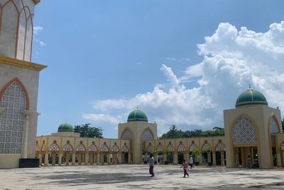 Kemegahan Masjid Raya Hubbul Wathon, Kubahnya Bermotif Batik NTB