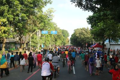 Warga Solo Geger Menara Masjid Roboh Saat CFD, Begini Faktanya!