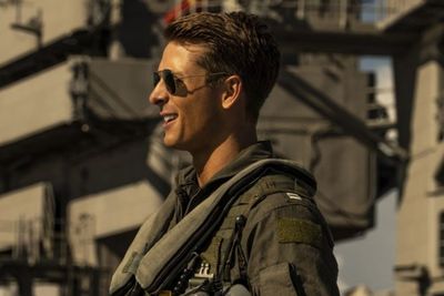 Glen Powell Sebut Ada Kemungkinan Tom Cruise Bakal Garap Top Gun 3 , Asalkan...