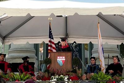 Sempat Kesulitan Biaya, Pemuda Ini Berhasil Kuliah di Harvard dan Bisa Berikan Beasiswa