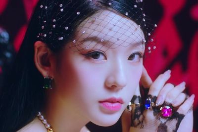 Soodam SECRET NUMBER Tampil Bersinar di MV Teaser Doomchita , Netizen: Kayak Dewi!