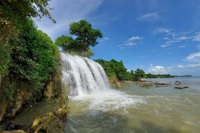 Air Terjun Terindah di Pulau Garam Menyimpan Legenda Pasutri yang Cekcok hingga Mati