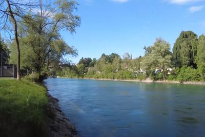 YouTuber Syarif Zapata Bahas Aturan Sungai Aare Swiss dan Perlihatkan Keindahannya