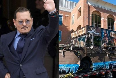 Fans Johnny Depp Hadiahkan Sang Aktor Kapal Bajak Laut di Pengadilan, Begini Penampakannya