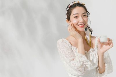 Deretan Skincare Ini Wajib Ada di Meja Rias, Bikin Kulit Glowing 