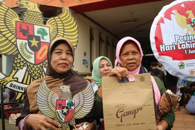 Momen Pedagang Pasar Gede Tes Hafalan Pancasila, Ada yang Grogi dan Panik!