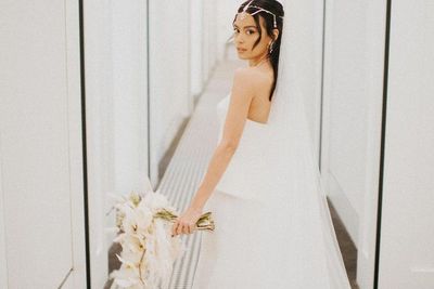 Diam-diam Menikah, Eva Celia Cantik Menakjubkan Pakai Gaun Pengantin Putih nan Mewah