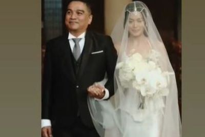 Terharu! Eva Celia Digandeng Indra Lesmana Berjalan ke Altar Pernikahan Menjemput Demas