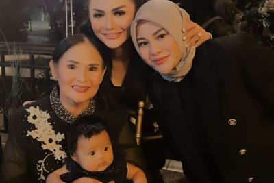 Krisdayanti Pamer Foto Ameena Digendong Buyut Cantik Kompak Bareng Aurel Hermansyah 