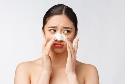 Bedanya Komedo Putih dan Komedo Hitam Apa Sih? Yuk Simak Jawabannya