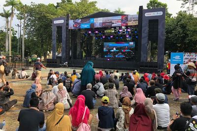 Intip Suasana Nobar Formula E di Ancol, Semarak bak Nonton Konser