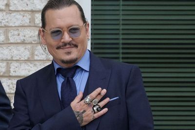 Johnny Depp Diprediksi Bakal Sulit Dapat Film Blockbuster Lagi Meski Menang di Persidangan