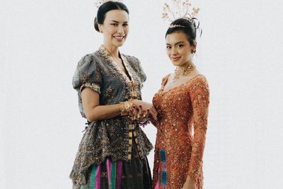 Cantiknya Sophia Latjuba Pakai Baju Bodo Modern di Pernikahan Eva Celia: Inspirasi Terbaru
