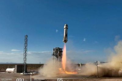 Moncernya Bisnis Wisata ke Luar Angkasa Jeff Bezos, Blue Origin Sukses Mendarat di Bumi