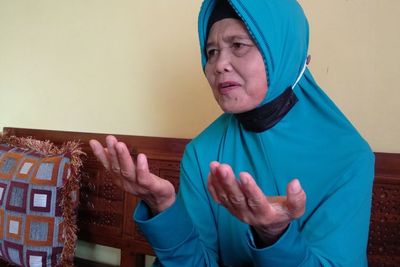 Sisihkan Gaji 20 Tahun, Pembantu Rumah Tangga Ini Akhirnya Naik Haji