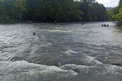 Jangan Pernah Pakai Baju Kuning saat Mandi di Sungai Ini, Melanggar Siap-siap Kesurupan!