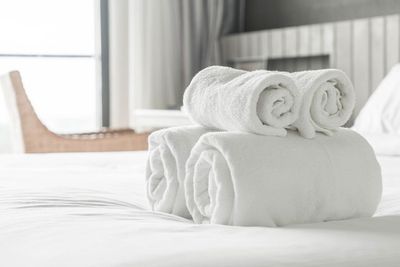 5 Cara Mudah Menemukan Kamera Tersembunyi di Kamar Hotel agar Liburan Tetap Nyaman
