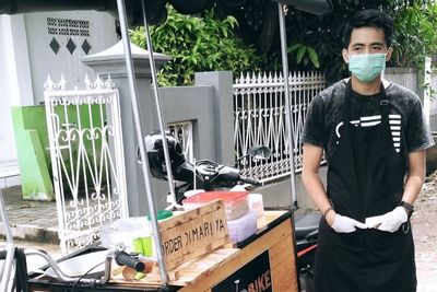 Cerita Fajar Sulaiman, Penjual Cilor yang Suka Galau Sukses Terbitkan Buku Best Seller!