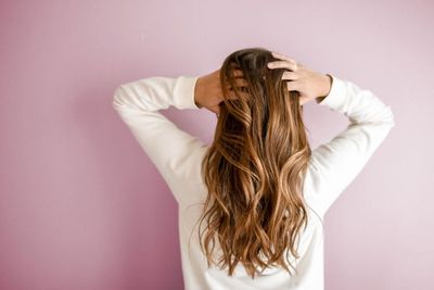 5 Cara Pakai Catokan Rambut untuk Dapatkan Hasil Maksimal