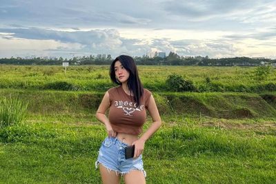 Anastasya Khosasih Bergaya Pakai Hot Pants Bikin Salfok, Pemandangannya Indah