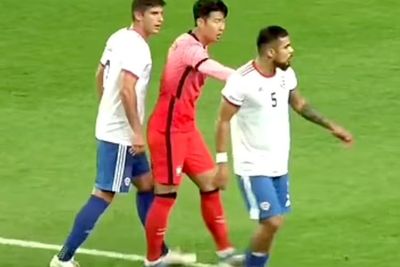 Son Heung-min Mendadak Jadi Kapten Chile, Lerai Dua Pemain yang Nyaris Adu Jotos